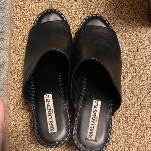 Karl Lagerfield sz 10 Black Leather Wedges